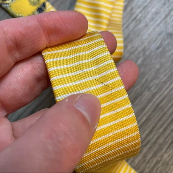 GIANNI VERSACE Vintage Medusa Head Print Yellow 100% Silk Tie - Picture 7 of 11